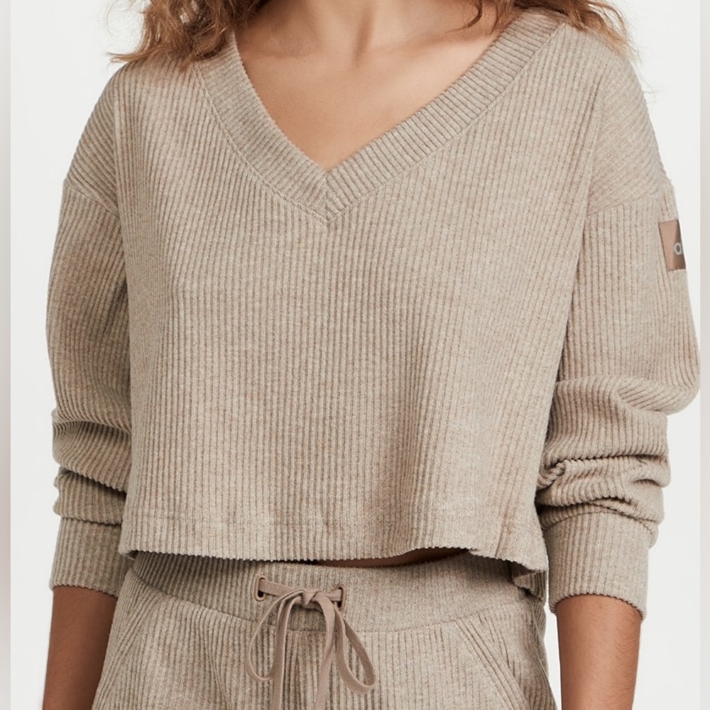 Alo Yoga Muse Ribbed V Neck Pullover